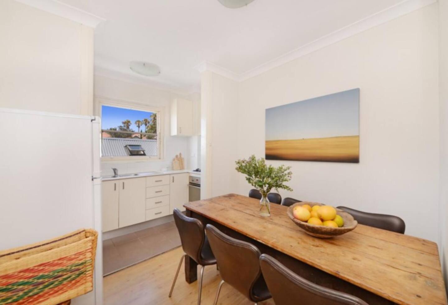 Ocean Views Light-filled Bondi Apartment *